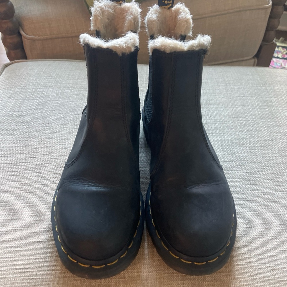 Dr. Martens 2976 Women’s Black Fur-Lined Ankle Boots size 6